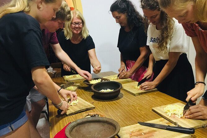 Authentic Sri Lankan Cooking Class in Kandy with Local Family - Key things that make this Kandy class worth your time