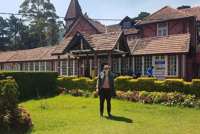 Day Tour of Nuwara Eliya - Nuwara Eliya town time: old post office and Gregory Lake