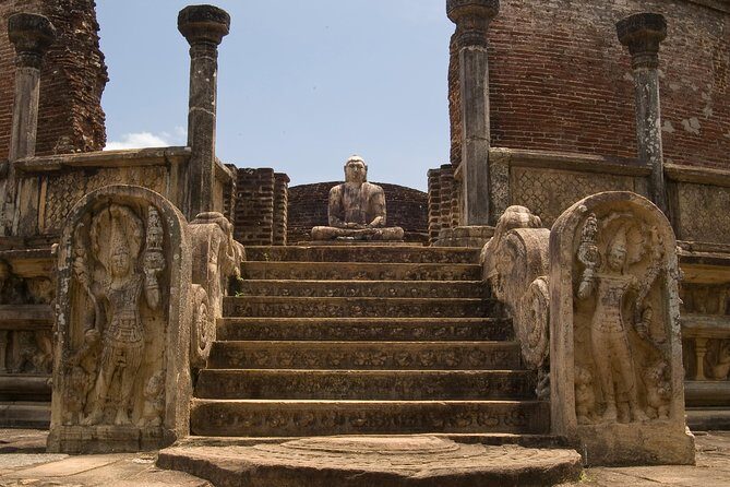 Day tour to Sigiriya,Dambulla & Polannaruwa (3 word heritage places) from Kandy - Stop 1: Sri Muthumari Amman Kovil and its 1008 statues