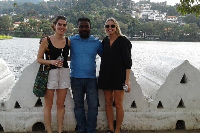 Explore Kandy Full Day Tuk Tuk City Tour - Royal Botanical Gardens (Peradeniya): your first hour of calm