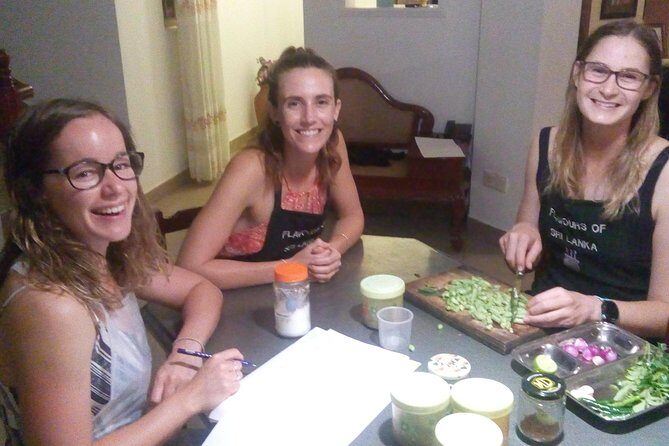 Flavours of Sri Lanka - Cooking rice with five curries, with vegan and gluten-free options