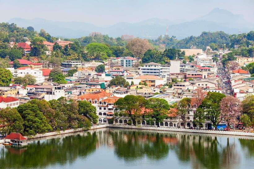 From Colombo: Kandy, Pinnawala and Tea Factory Full-Day Trip - The Tooth Relic Temple in Kandy: UNESCO site, big spirituality, and simple dress rules