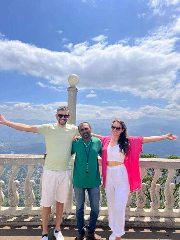 From Kandy: Ambuluwawa Full-Day Tour with Local Guide - The drive down to tea, gardens, and local crafts