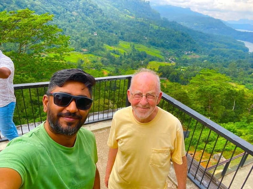 From Kandy: Ella Drop Tour via Nuwara Eliya - The Kandy start: Asgiriya Stupa and a culture warm-up