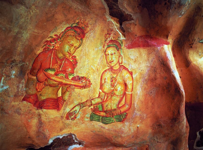 From Kandy: Sigiriya and Dambulla Private Day Tour - Lunches: two different meals, two different vibes