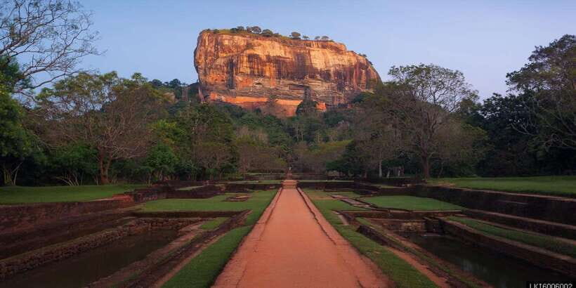 From Kandy: Sigiriya and Dambulla Private Day Tour - The driver/guide reality: private transport with on-site guidance