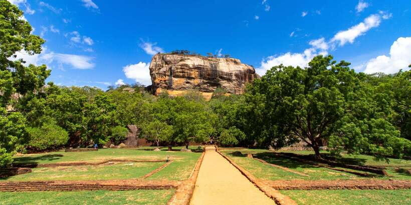 From Kandy: Sigiriya Rock & Dambulla Cave Temple Adventure - Sigiriya Lion Rock or Pidurangala Rock: Picking the Right Climb for Your Day