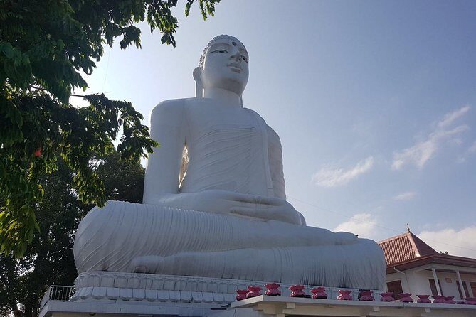 Half-Day Kandy City Tour by Tuk Tuk - Bahiravokanda Buddha Statue: Quick Temple Time, Good Photo Angles