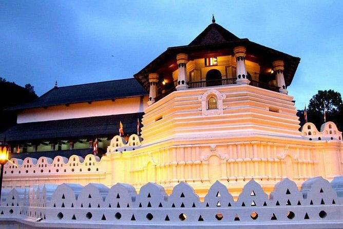 I Day Kandy Heritage Culture Tour - Kandyan Cultural Centre: the day turns from sightseeing to performance
