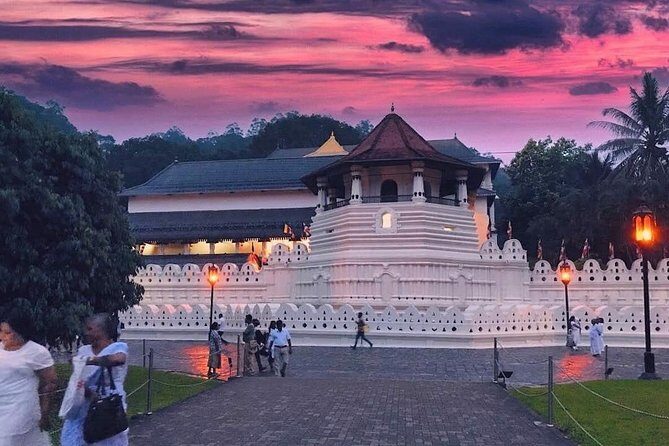 Kandy City guide Tour and day trip private luxury car and van - Temple of the Tooth (Sri Dalada Maligawa): start where the meaning is