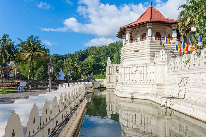 Kandy City Sightseeing and Ambuluwawa Tower by Tuk Tuk Tour - Susantha Spice and Herbal Garden: the Ayurveda-style break