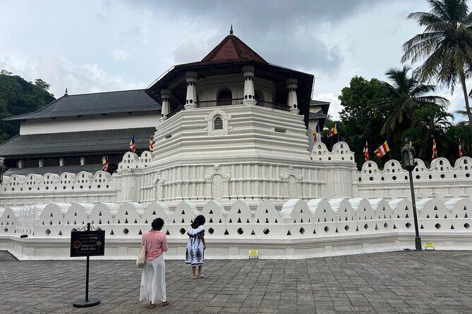 Kandy City Sightseeing Tour by Tuk Tuk - Lankatilaka, Embekka Devalaya, Gadaladeniya, and Asgiriya: More Temples, More Angles