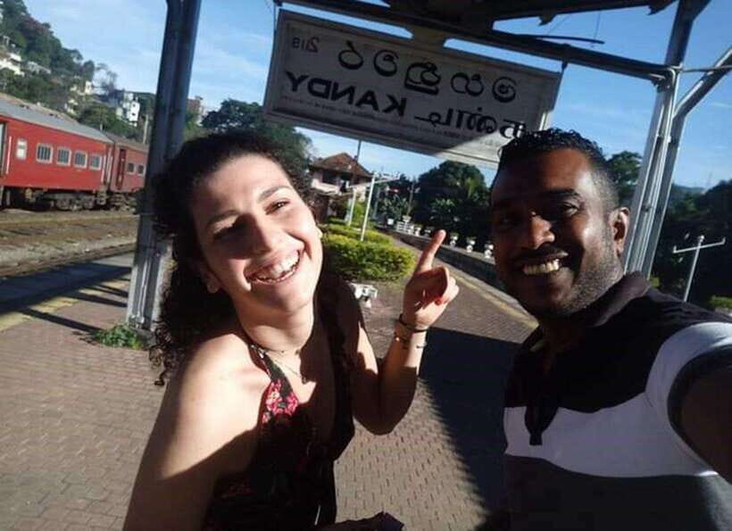 Kandy City Tour & Ambuluwawa Tuk Tuk Adventure - Spice garden, cinnamon herbal garden, and shopping reality checks