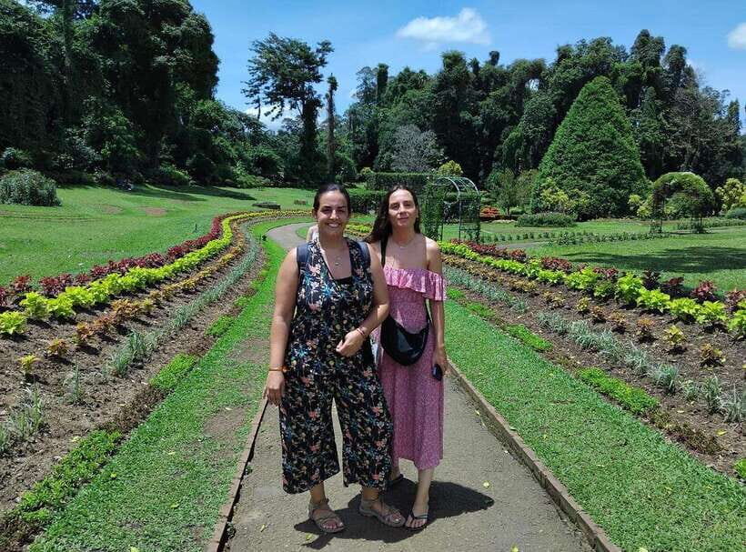 Kandy City Tour by Tuk Tuk with hotel Pickup and Dropoff - Wood Carving House and the Big Buddha statue detour