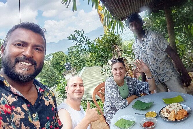 Kandy City Tour by Tuk Tuk with sana - Kandy View Point and Asgiriya Maha Viharaya: Quick Breath, Then Deep Focus
