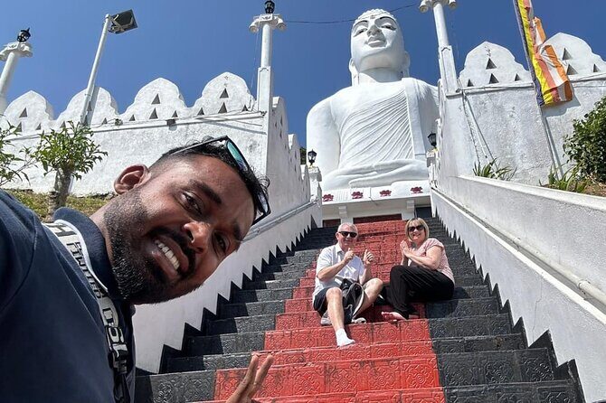 Kandy City Tour by TukTuk with Laka - Asgiriya Maha Viharaya murals: history you can actually see