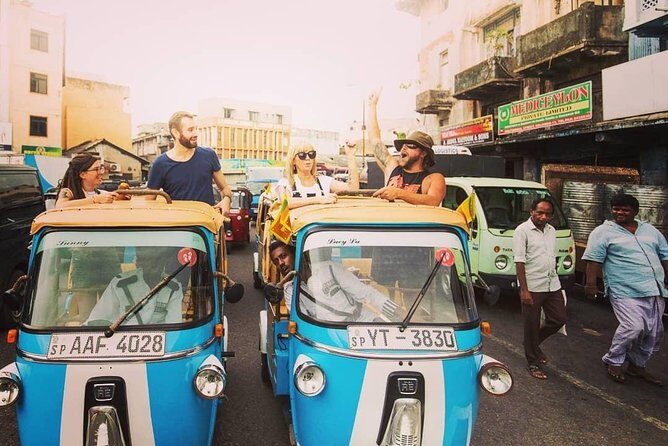 Kandy City Tuk Tuk guide Tour full Day - Morning at the Temple of the Tooth Relic: Start Strong, Stay Grounded