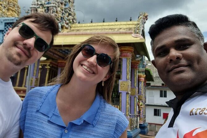Kandy Heritage City Tour by tuktuk - Peradeniya Gardens: Where the Day Turns Green