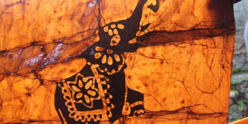 Kandy: Interactive Batik Workshop - First steps in the workshop: fabric choice and design planning