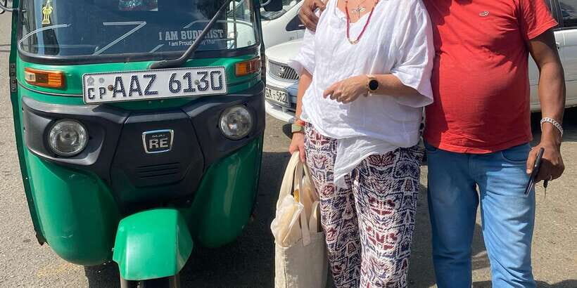 Kandy: Private City Highlights Guided Tour by Tuk-Tuk - Sri Maha Bodhi Viharaya: a sacred pause before the viewpoints