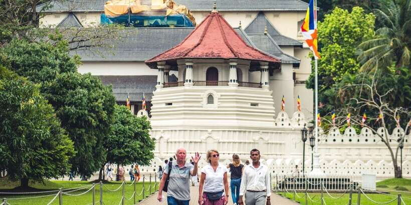 Kandy: Private Guided City Tours by Tuk Tuk Sightseeing Tour - Pickup, timing, and the small-space reality