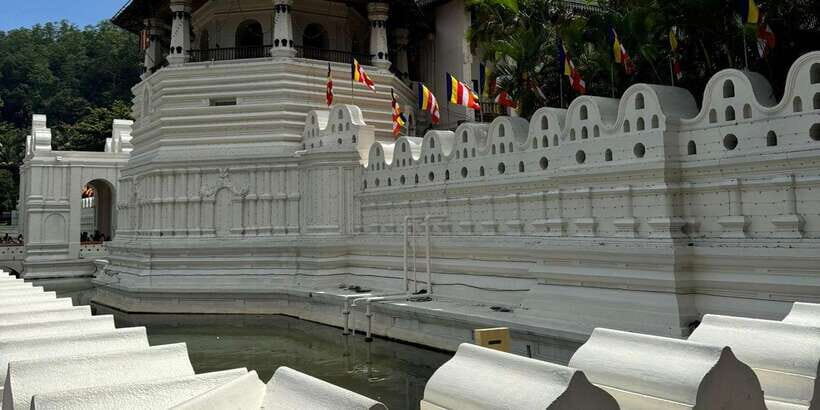 Kandy: Private Guided Tour with Local Highlights by Tuk Tuk - Entering the Sacred Temple of the Tooth (and why it’s the headline)