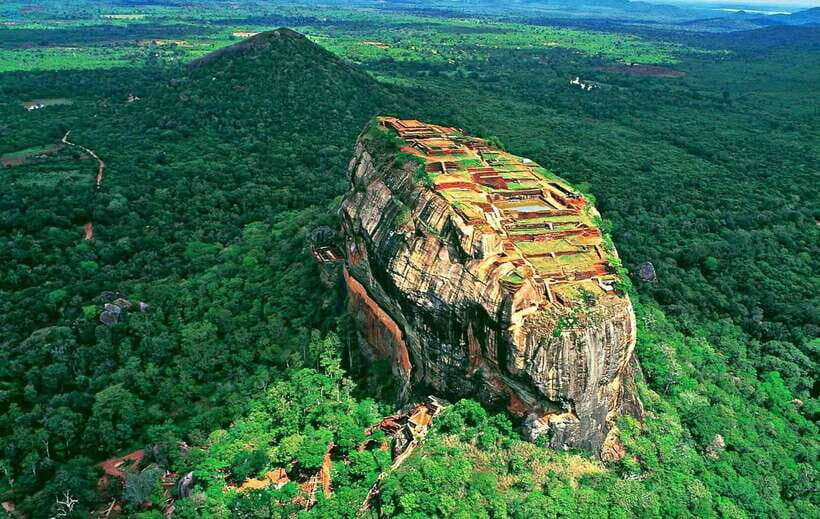 Kandy: Sigiriya Fortress & Cave Temple Full Day Private Tour - Getting from Kandy to Sigiriya: time, comfort, and the reality of a 12-hour day