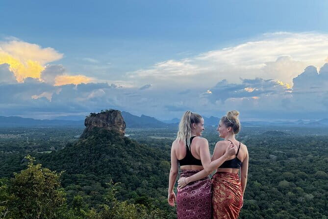 Kandy Sigiriya Rock and Village Safari Day Trip - Sigiriya and Dambulla in One Day: The Value of a Tight Route