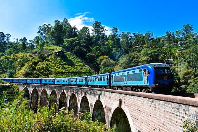 Kandy to Ella train ride on (Train No: 1005 "Podi Menike") - Price and class choice: first vs second comfort