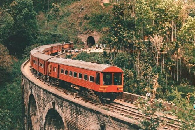 Kandy to Nanu Oya train ride on (Train No: 1005 "Podi Menike") - On Board Life: Sellers, Snacks, and How People Enjoy the Ride