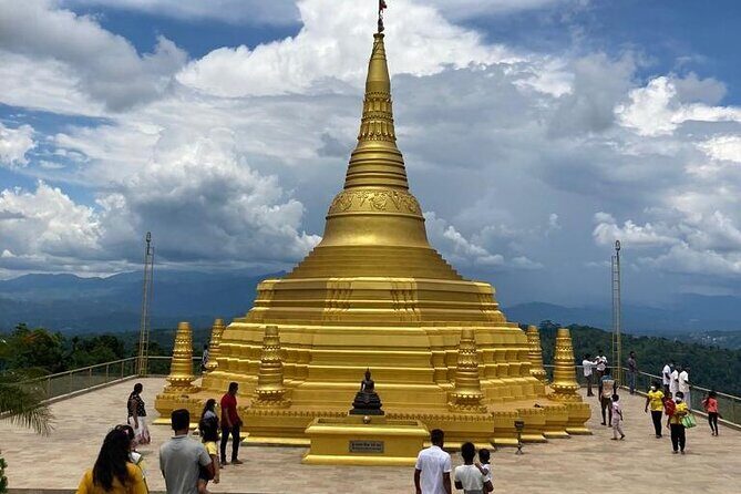 Kandy TukTuk tour with Local Tour Guide - Kandy Lake and Sri Maha Bodhi Viharaya: ending with serenity and a giant Buddha statue