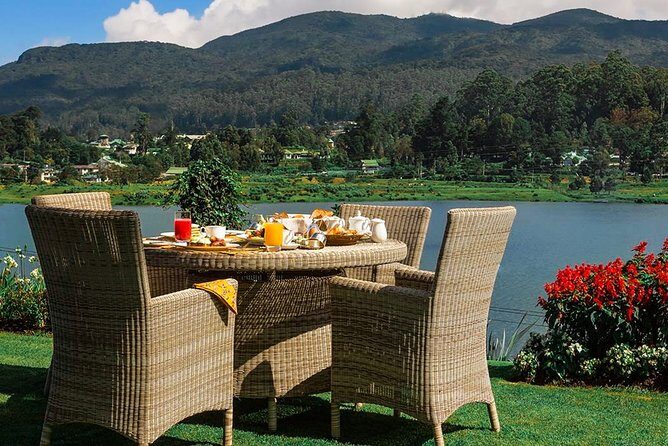 Nuwara Eliya from Kandy by Train - The 7:30 am Kandy pickup: get breakfast handled early