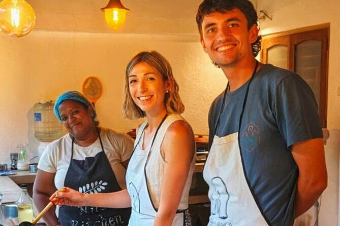 Sri Lankan cooking class with Nilu Kandy( FREE PICKUP & Drop) - Meet the hosts: Nilu and Janaka set the tone for learning