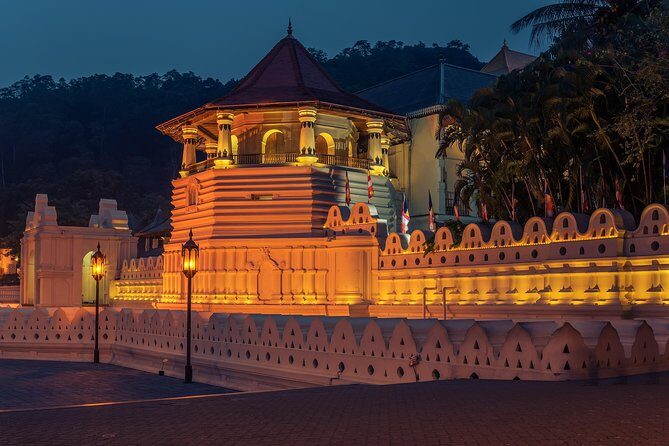 Temple of The Sacred Tooth Relic Entrance Ticket with Guide - What you’ll see during the guided 1-hour visit