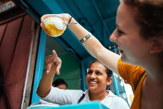 The 10 Tastings of Kandy With Locals: Private Street Food Tour - Kandy Lake viewpoint and the optional Joy Boat ride